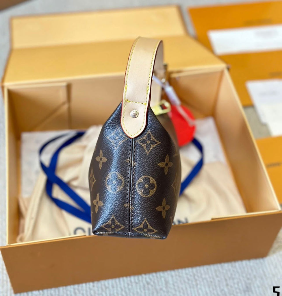 Louis Vuitton Easy Pouch